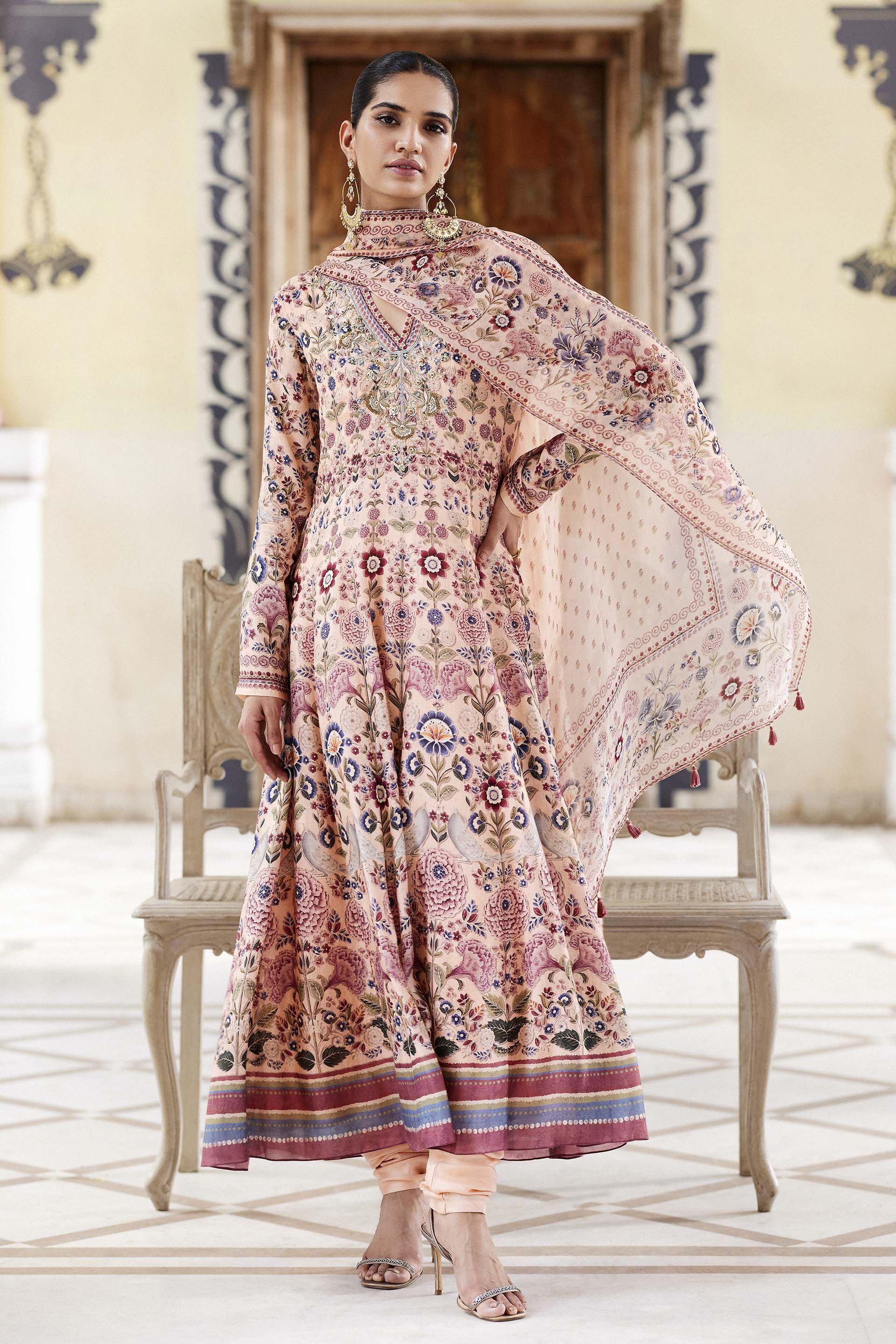 Izana Embroidered Zari Suit Set Peach