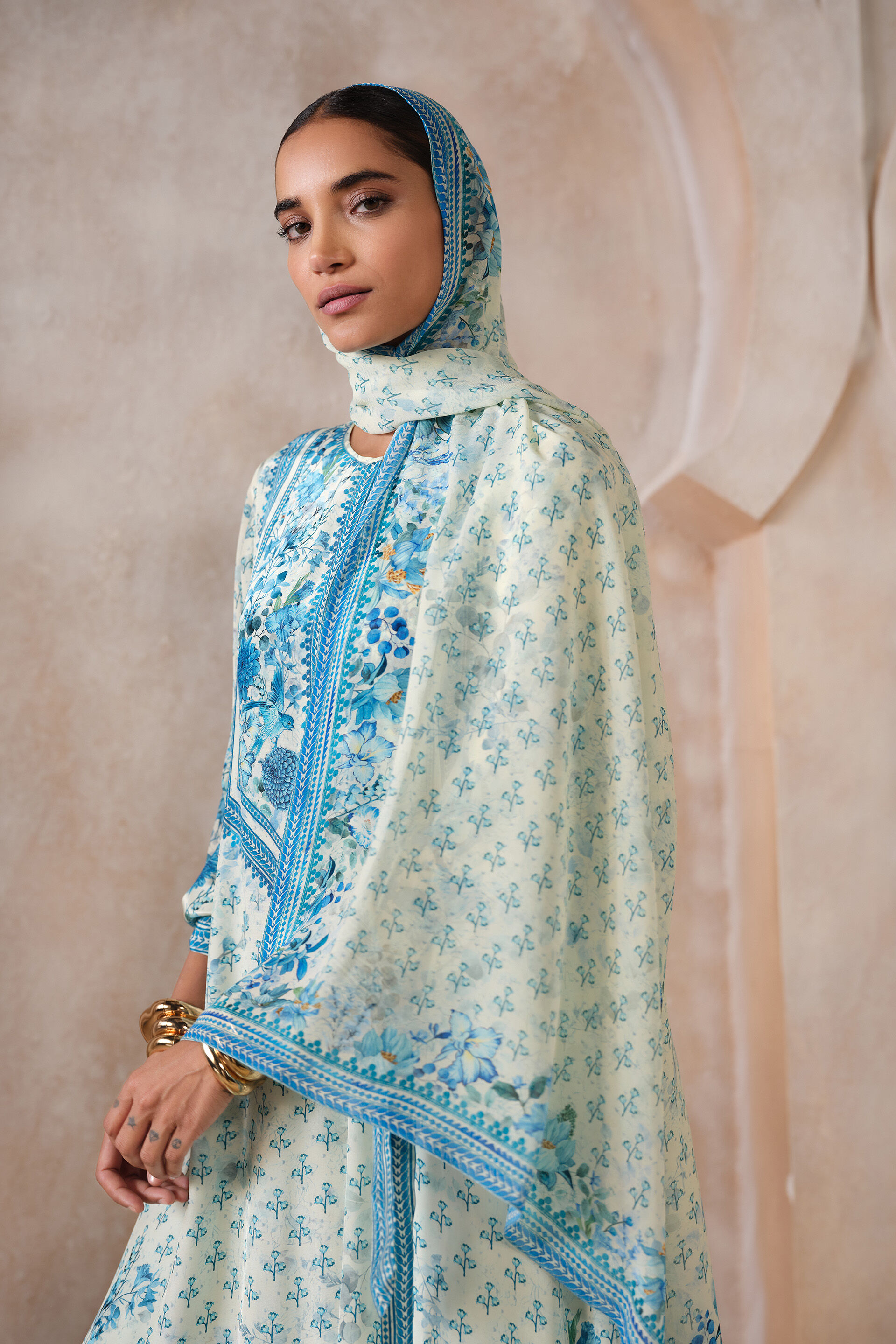 Safra Stole - White & Blue