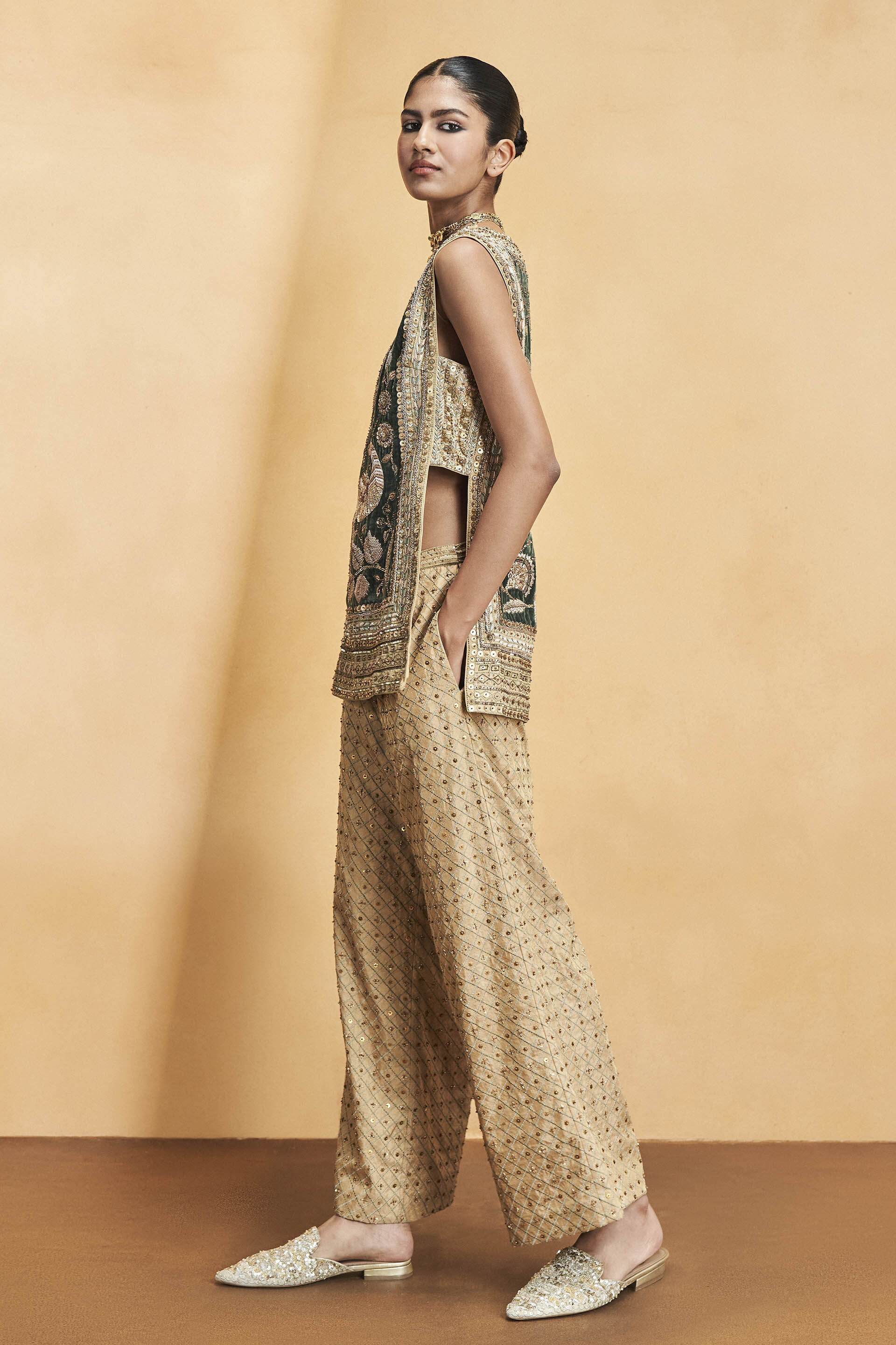 Heart Of The Forest Embroidered Zardozi Set - Gold