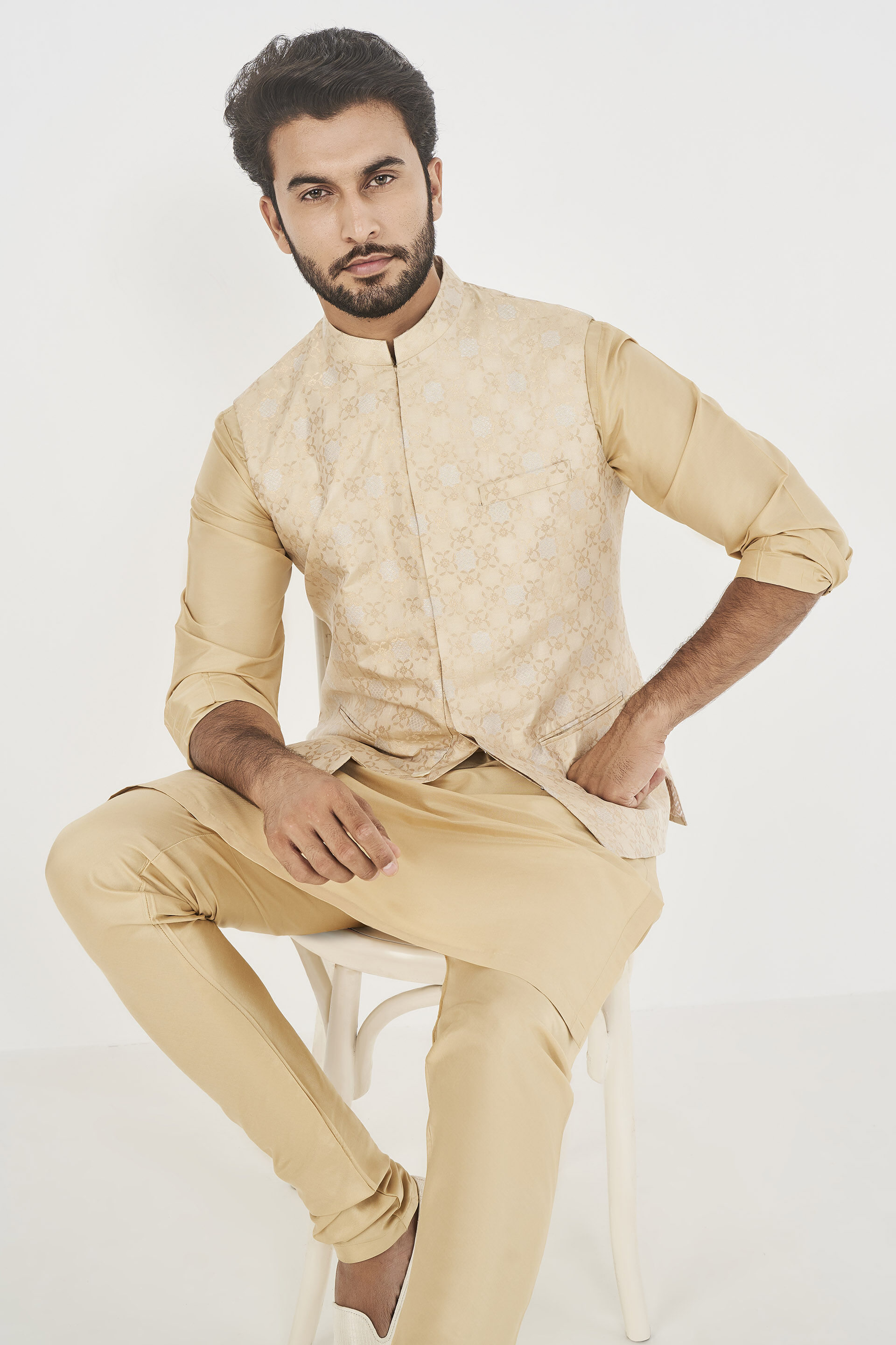 Aadiv Bandi - Gold, Gold, image 5