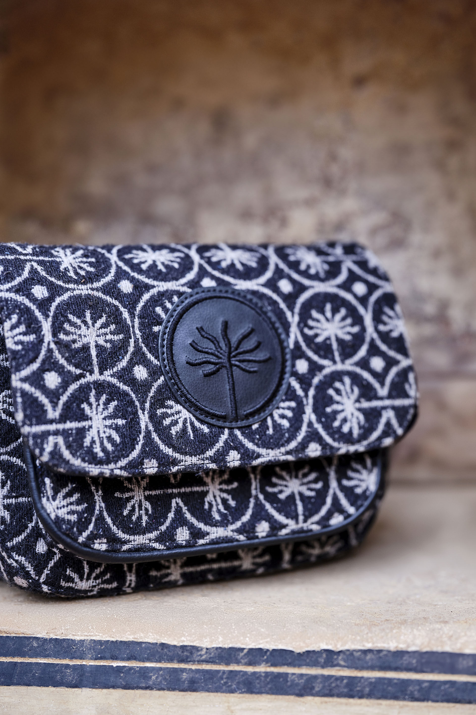 Root Core Crossbody Bag- Black