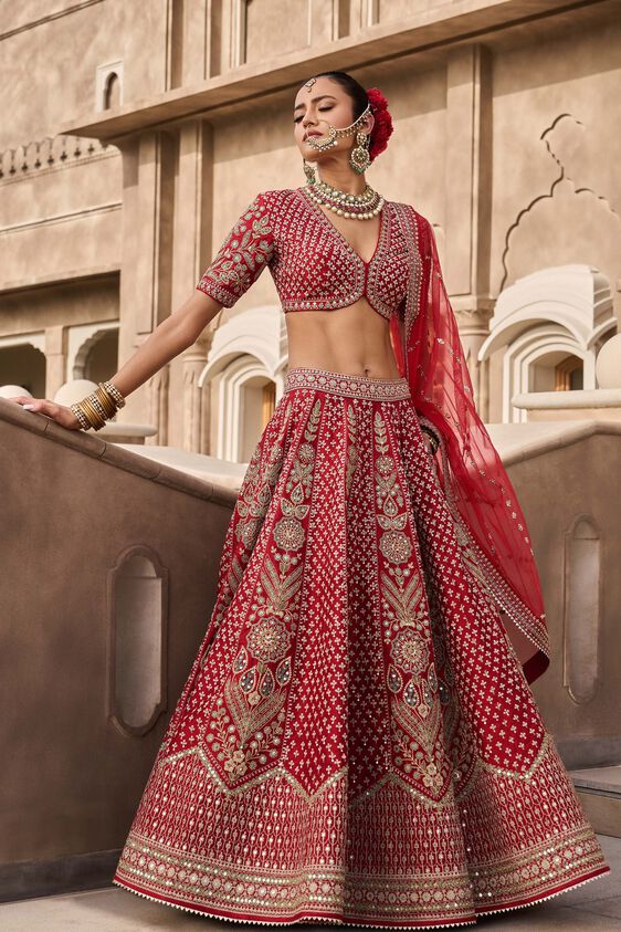 udstilling kugle kom over Buy Gahina Lehenga - Red Online from Anita Dongre