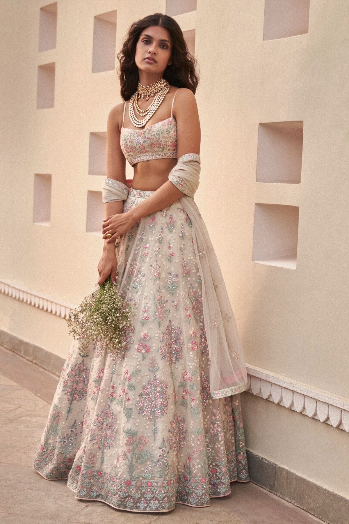 Indian wedding clothes for girl 2025