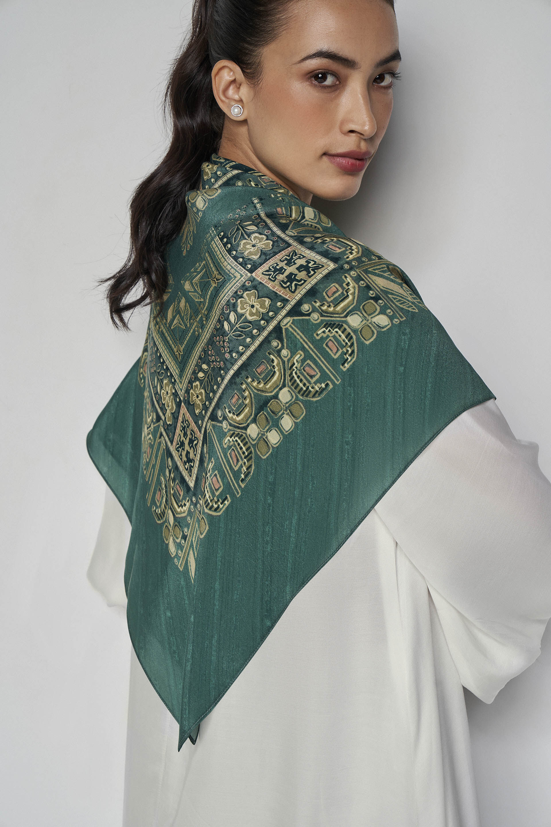 Anita dongre best sale scarf