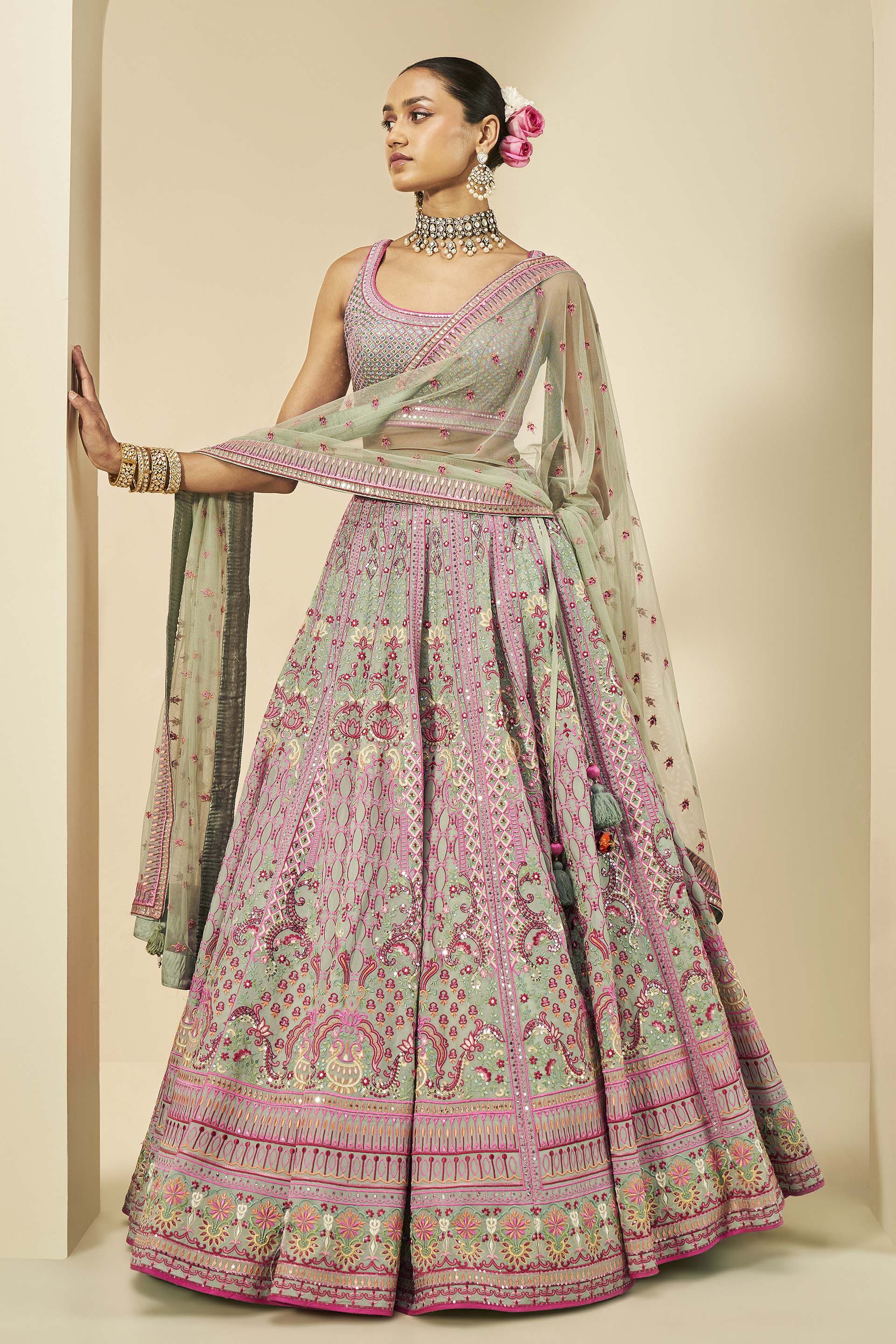 A model showcases a contemporary designer bridal wear at one of the BMW  IBFW. (Source: trendinn.net) | Indian bridal fashion, Fashion, Designer  bridal lehenga