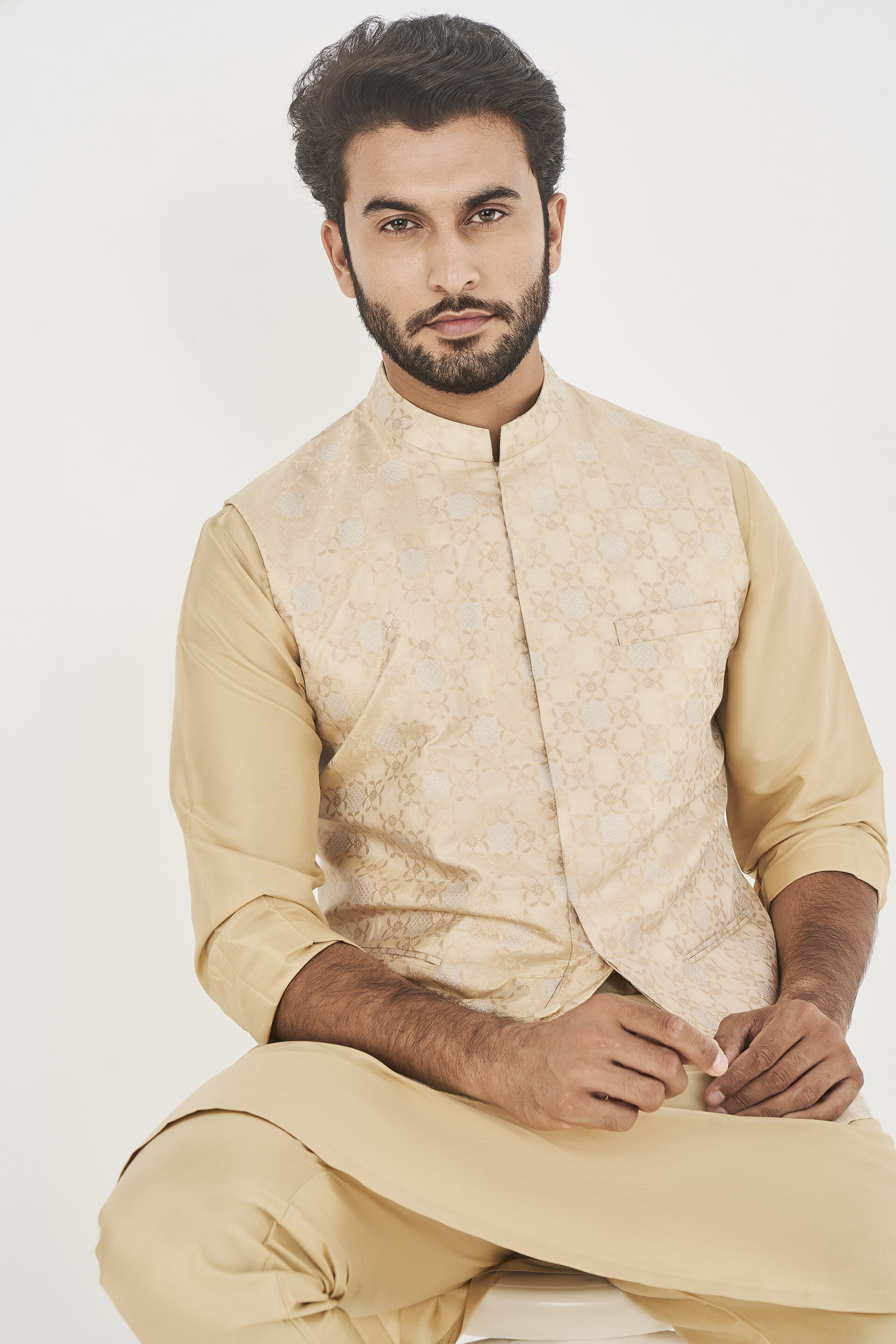 Aadiv Bandi - Gold, Gold, image 4