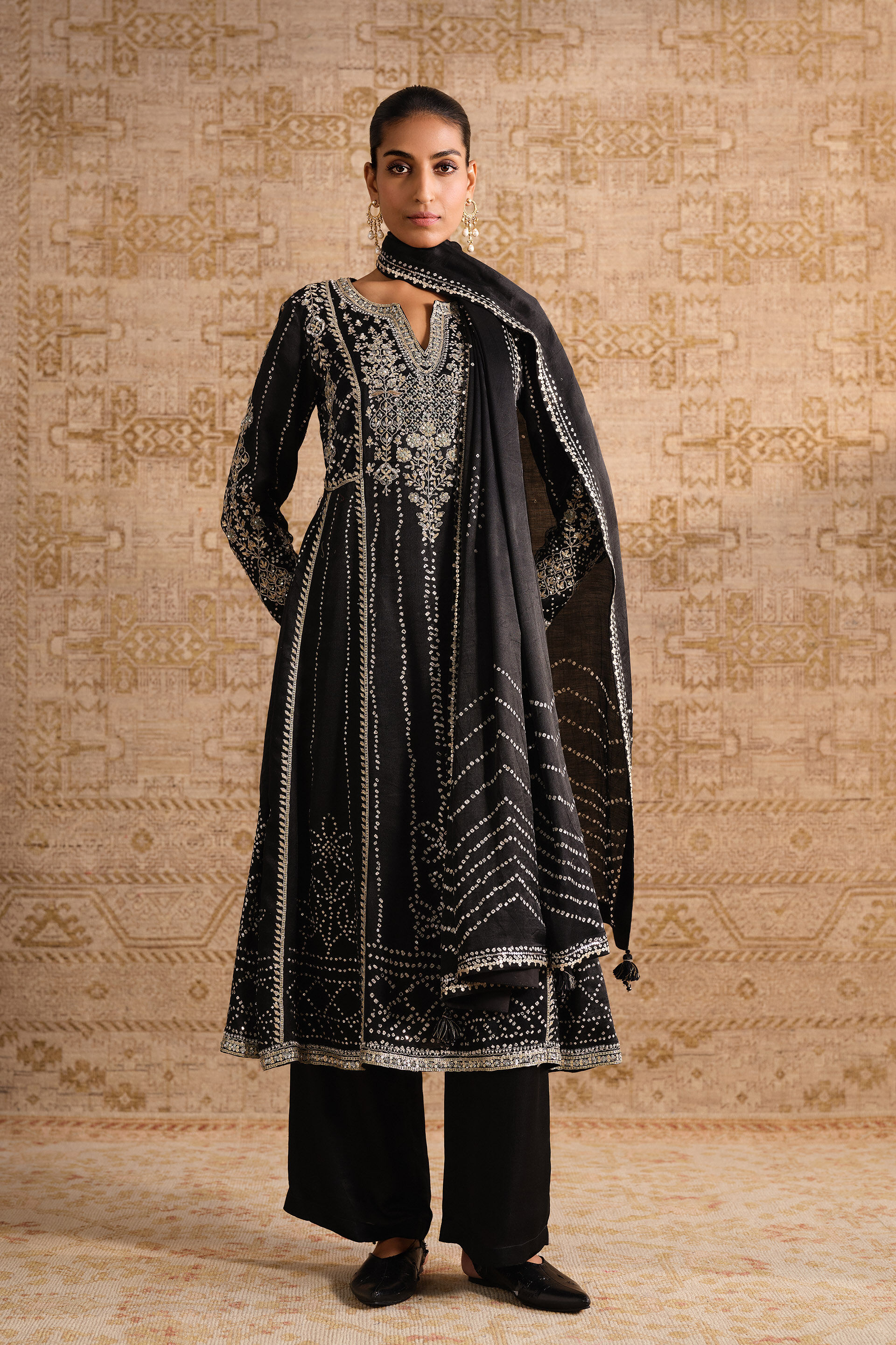 Niruhana Handcrafted Bandhani Silk Suit Set - Black