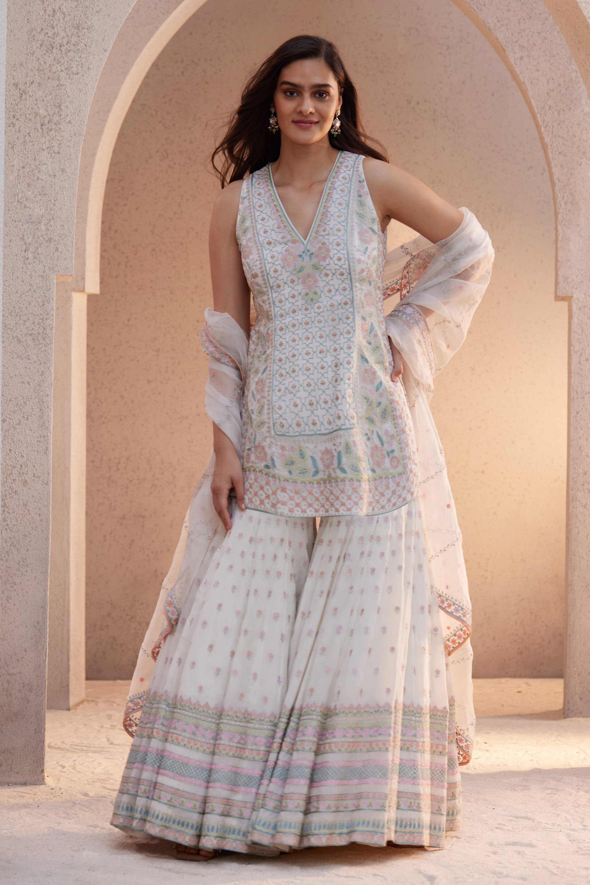 Buy Farhin Suit Set Ivory from Anita Dongre s Kurta Sets for Women