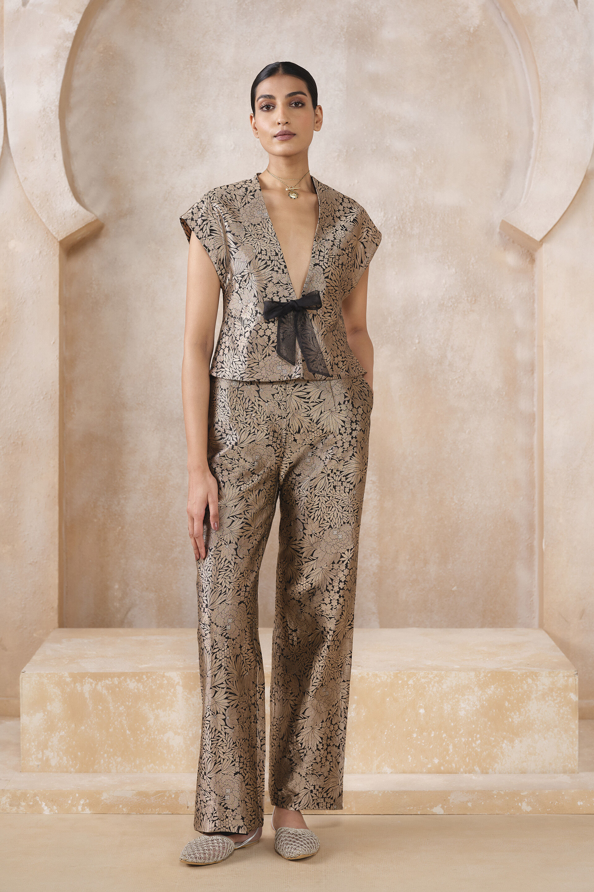 Divolka Handwoven Benarasi Jacket Set - Gold