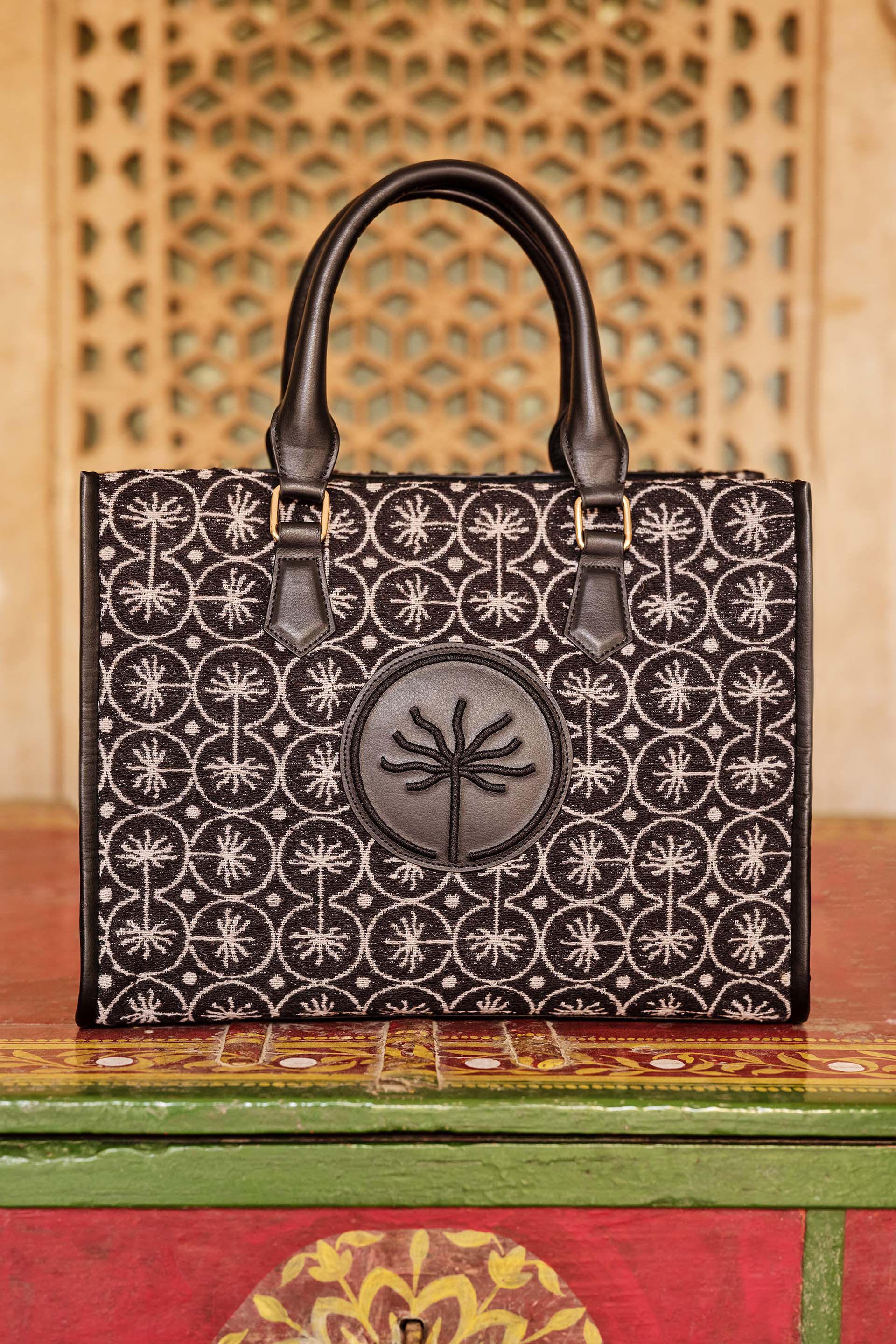 Root Core Tote- Black