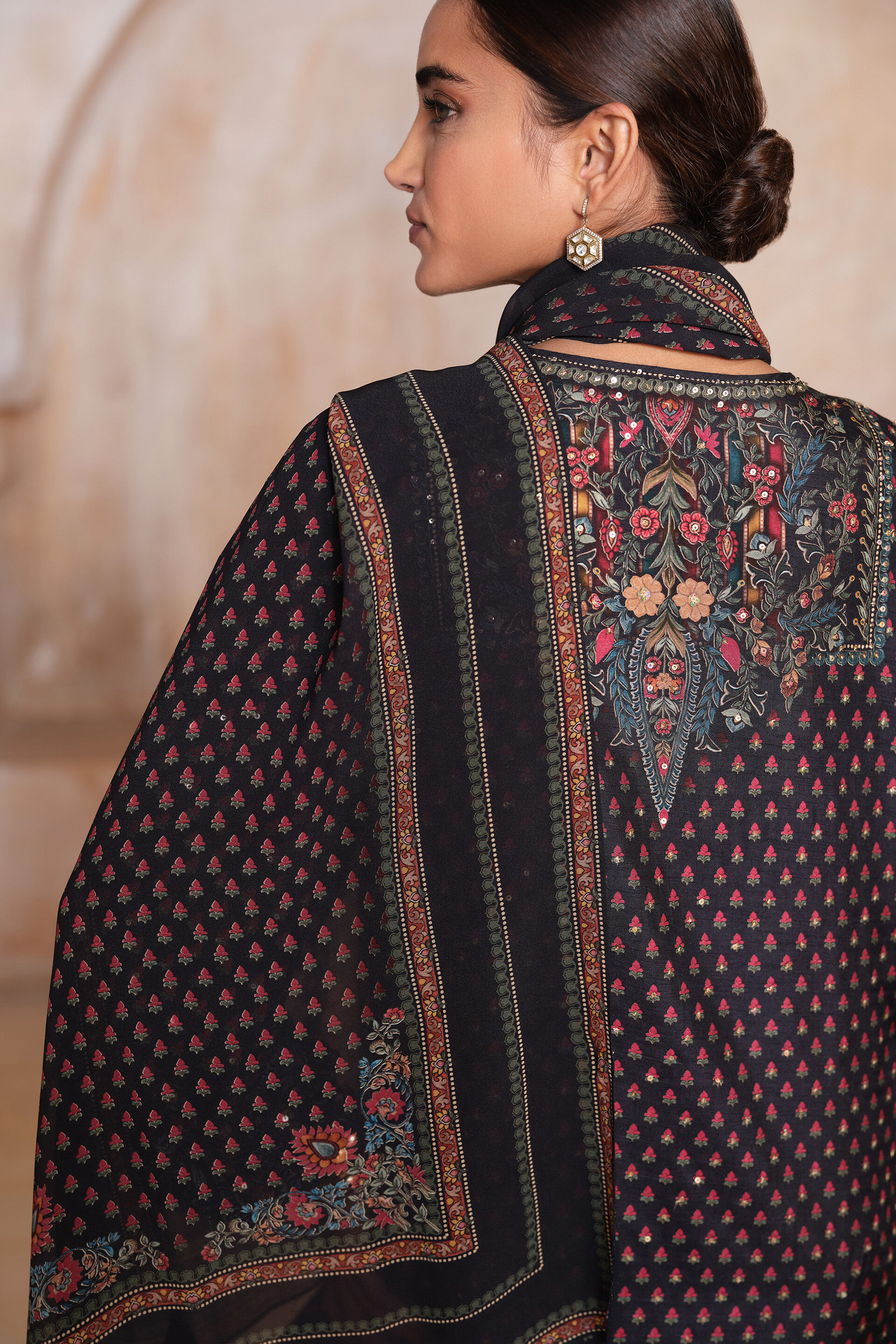 Nafeesa Stole - Black