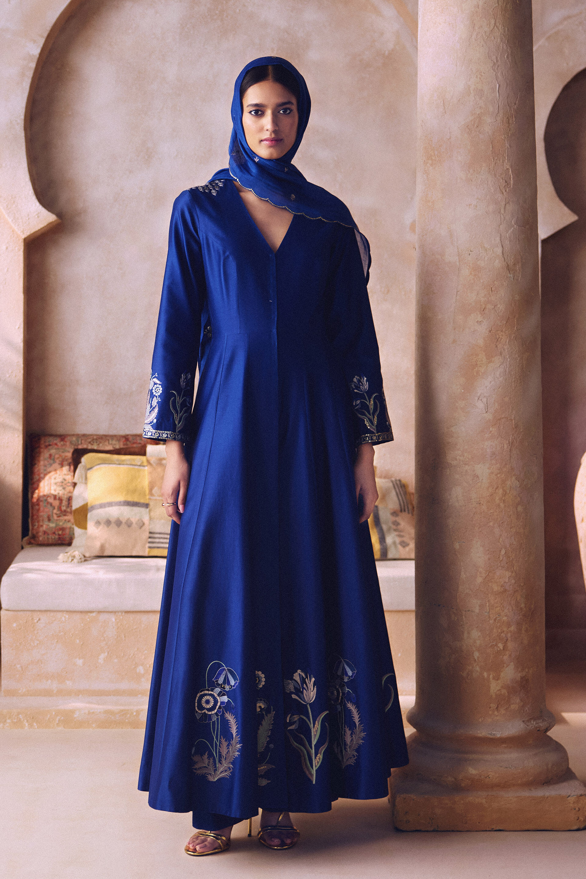 Maleeha Embroidered Silk Kurta Set - Blue